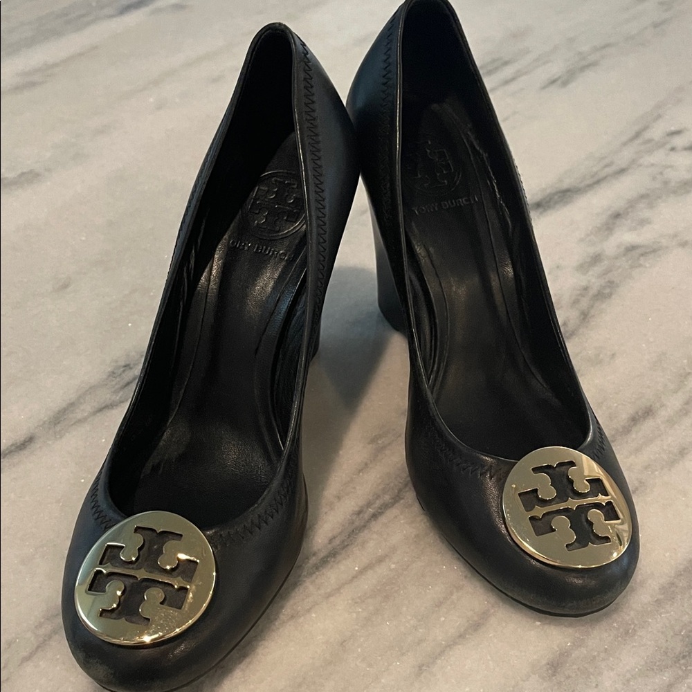 Tory Burch navy blue wedge with Gold Logo